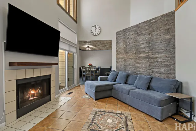 $420,000 | 902 Huntington Drive, Unit 902, Elk Grove Village, IL 60007