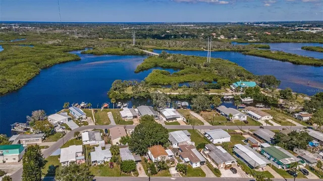 a view of yard with tree