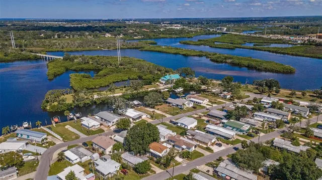 $179,900 | 711 Driftwood Lane, Tarpon Springs, FL 34689