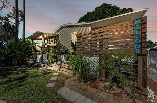 $179,900 | 711 Driftwood Lane, Tarpon Springs, FL 34689