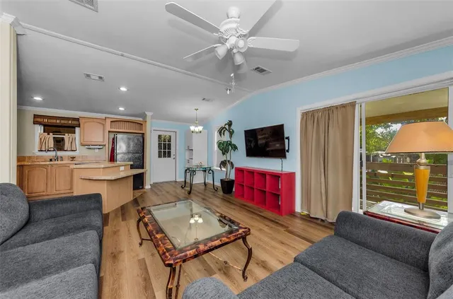 a view of a livingroom with a workspace