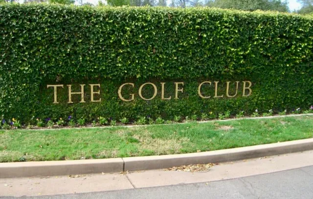 a view of house with a yard