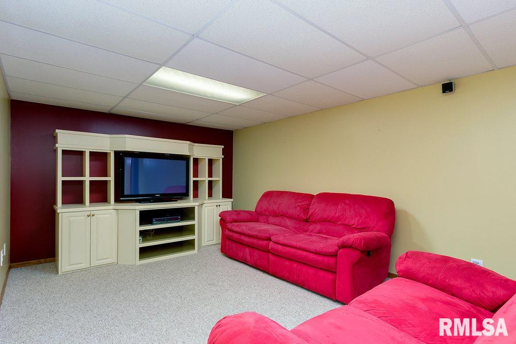 1617 Cherry Hills Road Bettendorf, IA 52722 - Photo 13 of 21 Gallery Image 13