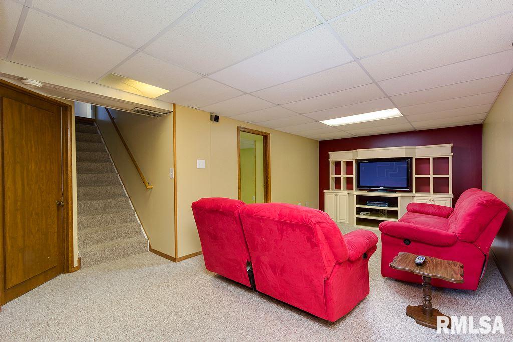 1617 Cherry Hills Road Bettendorf, IA 52722 - Photo 15 of 21 Gallery Image 15