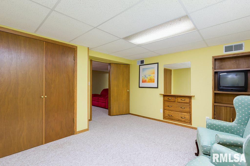 1617 Cherry Hills Road Bettendorf, IA 52722 - Photo 17 of 21 Gallery Image 17