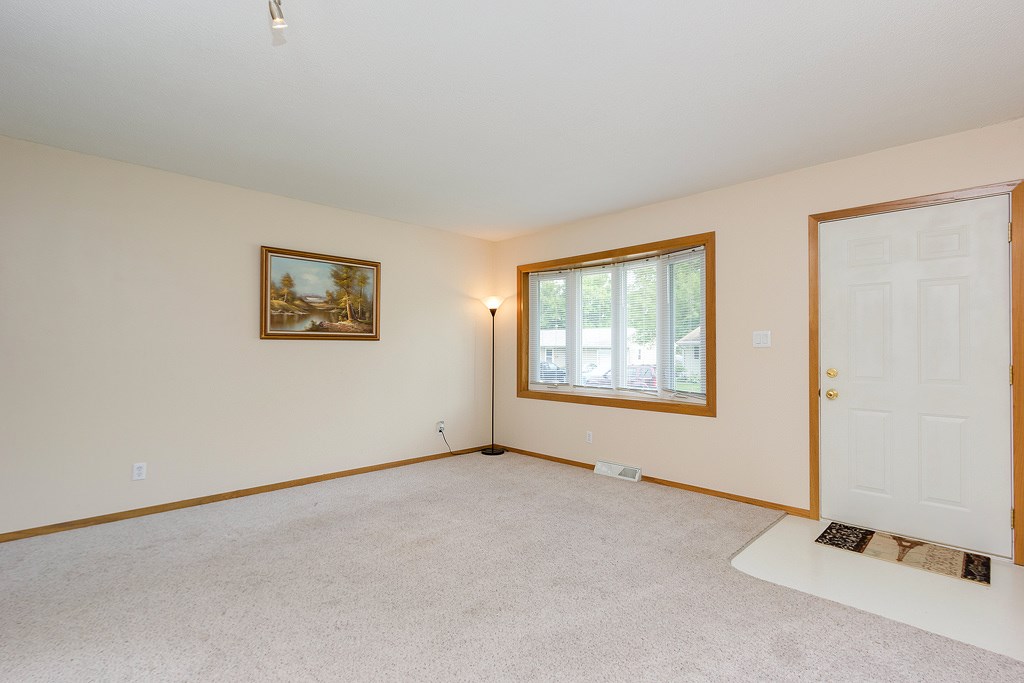 1617 Cherry Hills Road Bettendorf, IA 52722 - Photo 3 of 21 Gallery Image 3