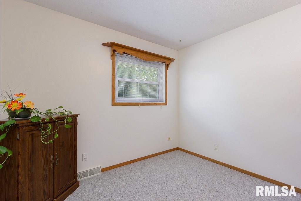 1617 Cherry Hills Road Bettendorf, IA 52722 - Photo 10 of 21 Gallery Image 10
