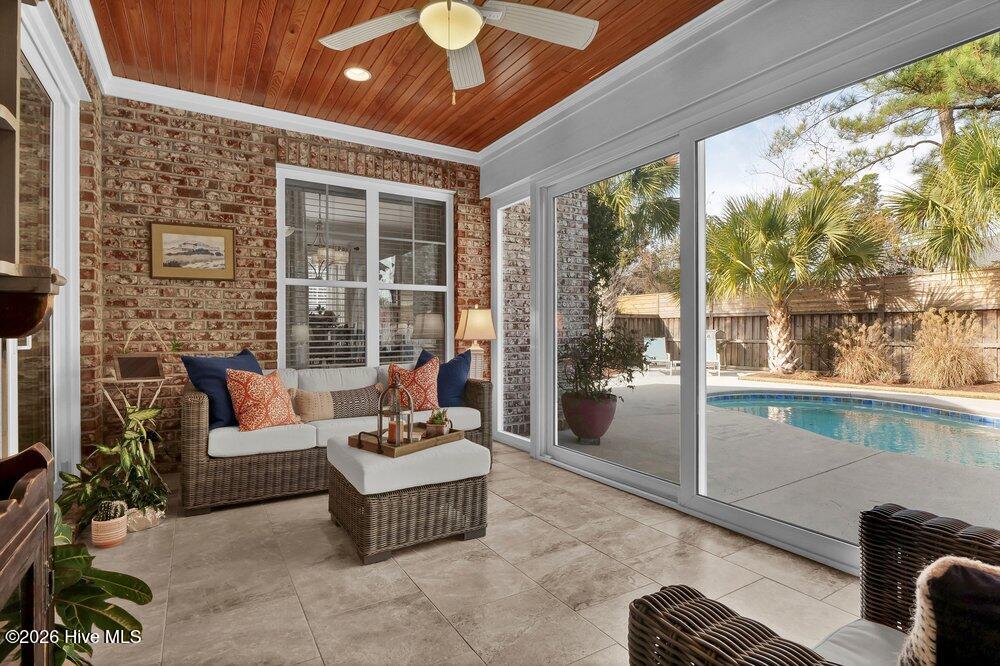 637 Tanbridge Road Wilmington, NC 28405 - Photo 22 of 69 Sunroom