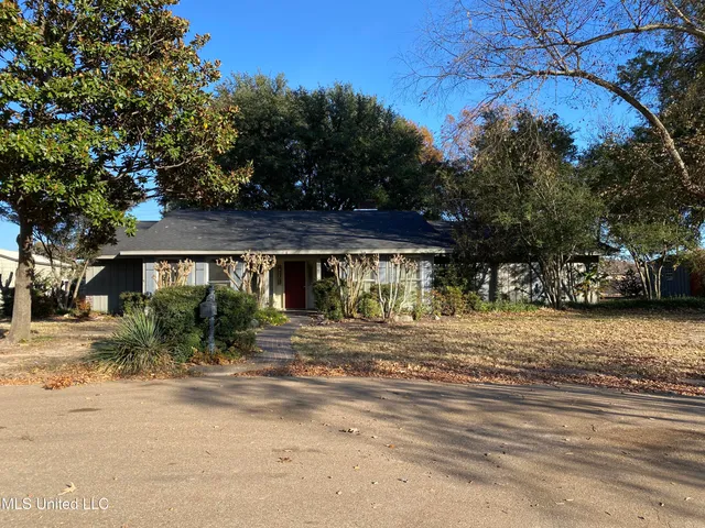 $260,000 | 622 Aubrey Circle North, Greenwood, MS 38930