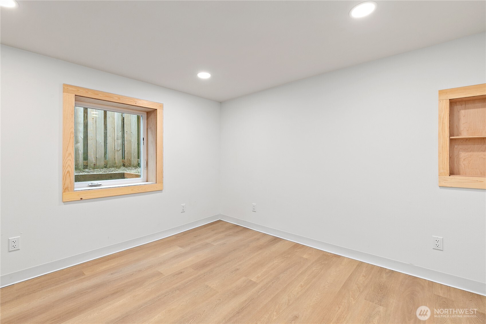 1125 North 77th Street Seattle, WA 98103 - Photo 29 of 38 an empty room with a window