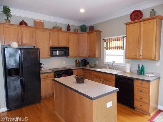 7801 Wilson Farm Road Summerfield, NC 27358 - Photo 8 of 16 Kitchen.