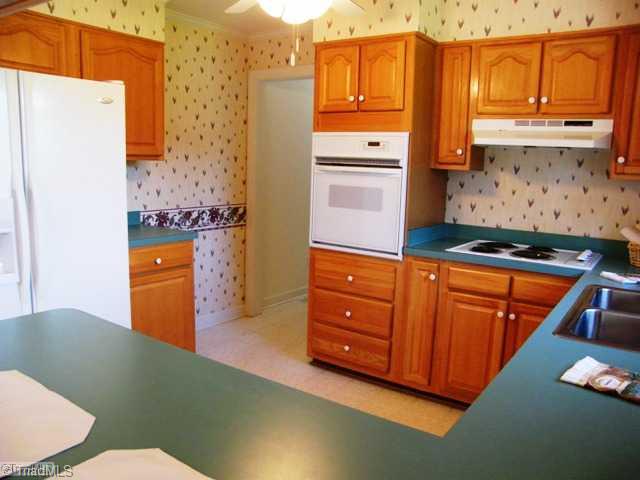 2005 Knight Road Kernersville, NC 27284 - Photo 6 of 13 Kitchen. Appliances are included in the sales price