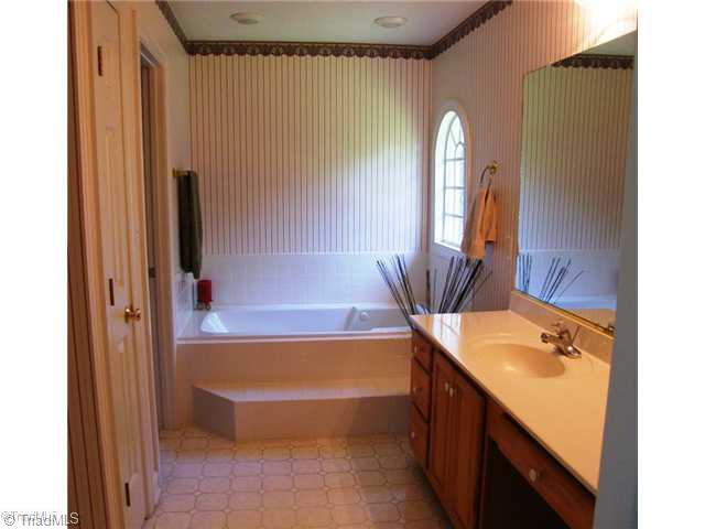 2005 Knight Road Kernersville, NC 27284 - Photo 10 of 13 Master Bath/Spa. Master bath has separate shower and tub