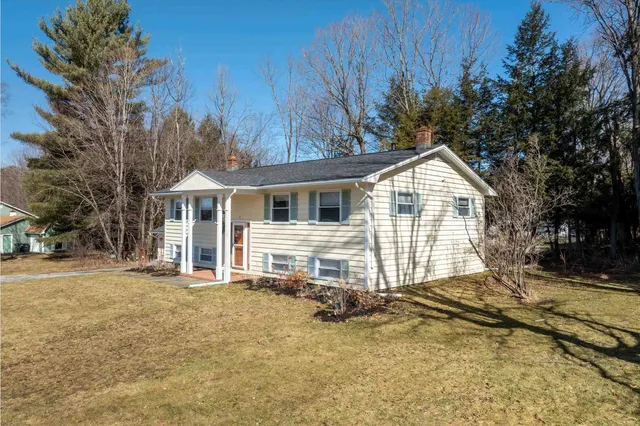 $449,000 | 10 Spruce Lane, Barre Town, VT 05641