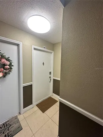 a view of entryway with bathroom