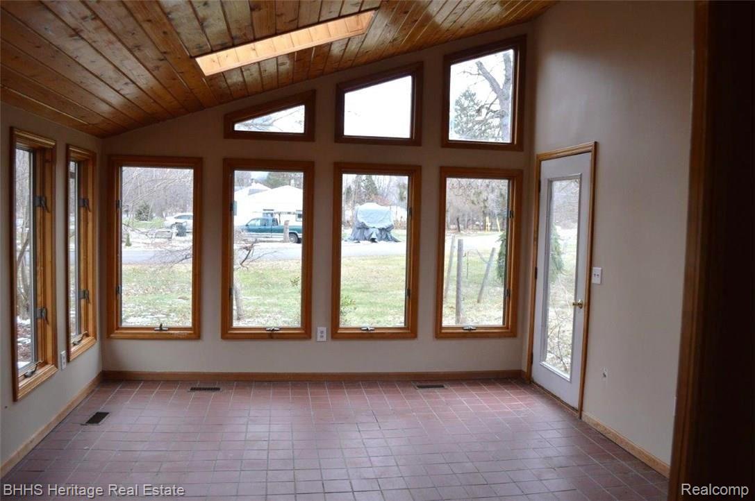 9209 Maltby Road Brighton, MI 48116 - Photo 13 of 35 Sun Room.jpg