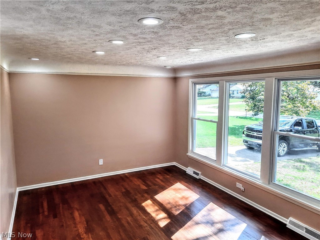 13680 Ruth Drive Strongsville, OH 44136 - Photo 9 of 21 Gallery Image 9