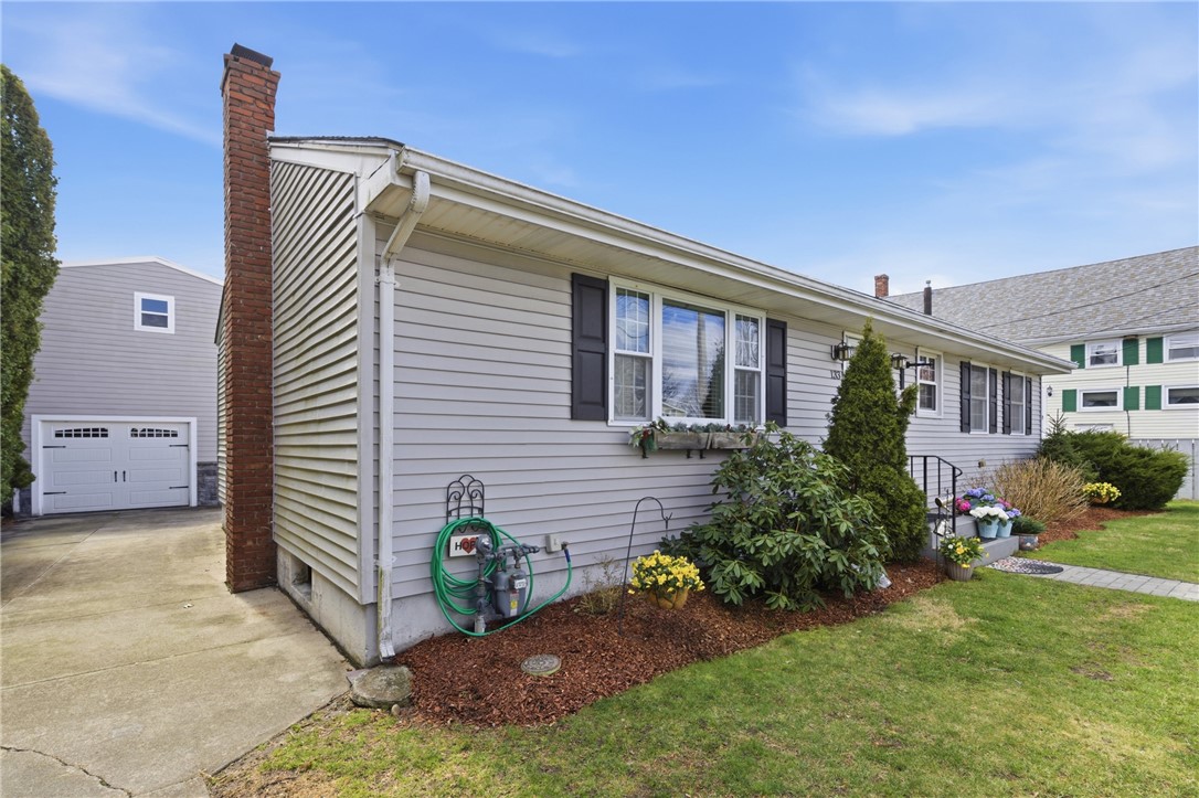 133 Friendship Street Fall River, MA 02724 - Photo 2 of 39
