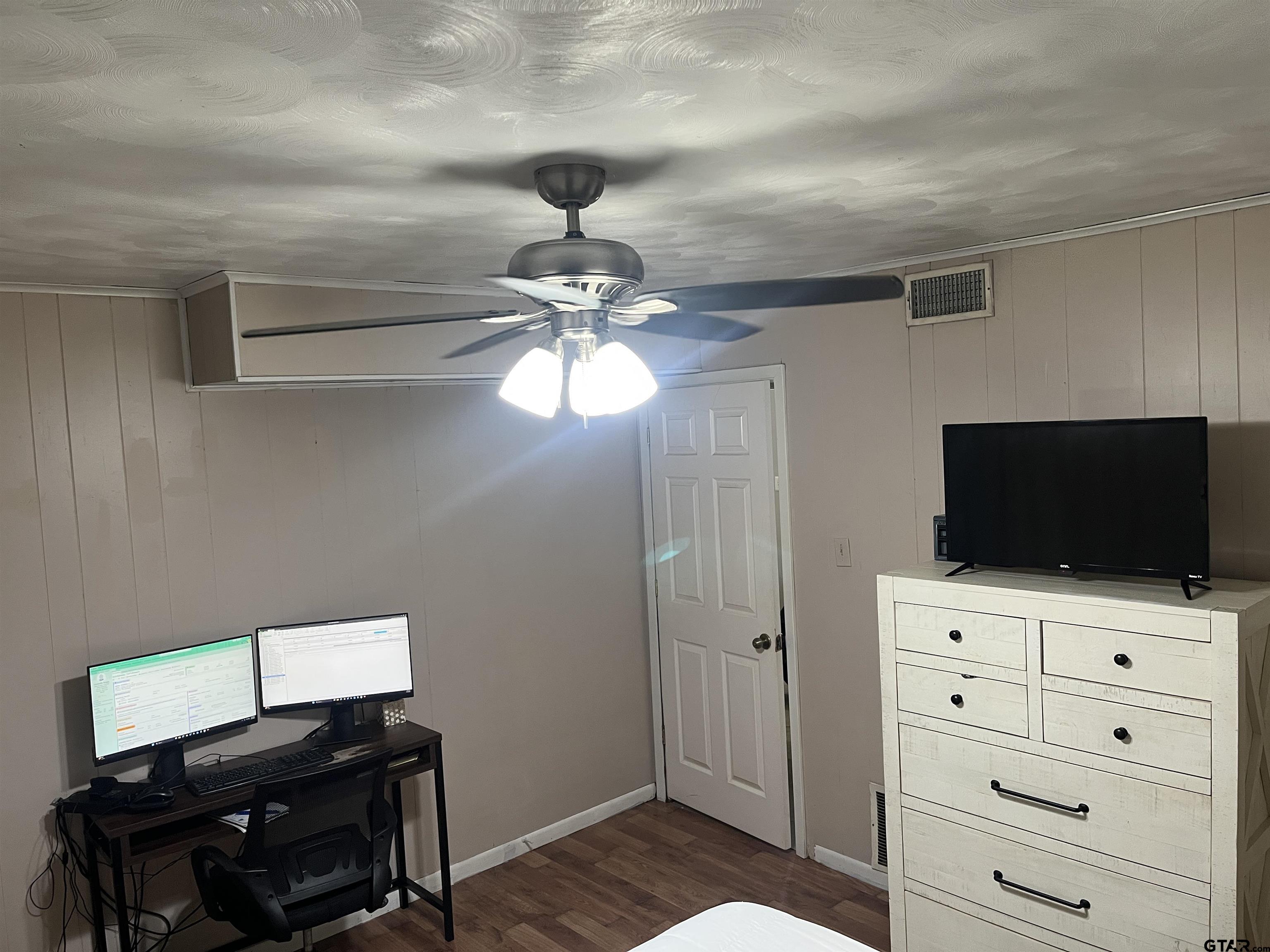 407 Fulton Street Pittsburg, TX 75686 - Photo 14 of 30 a living room with furniture and a flat screen tv