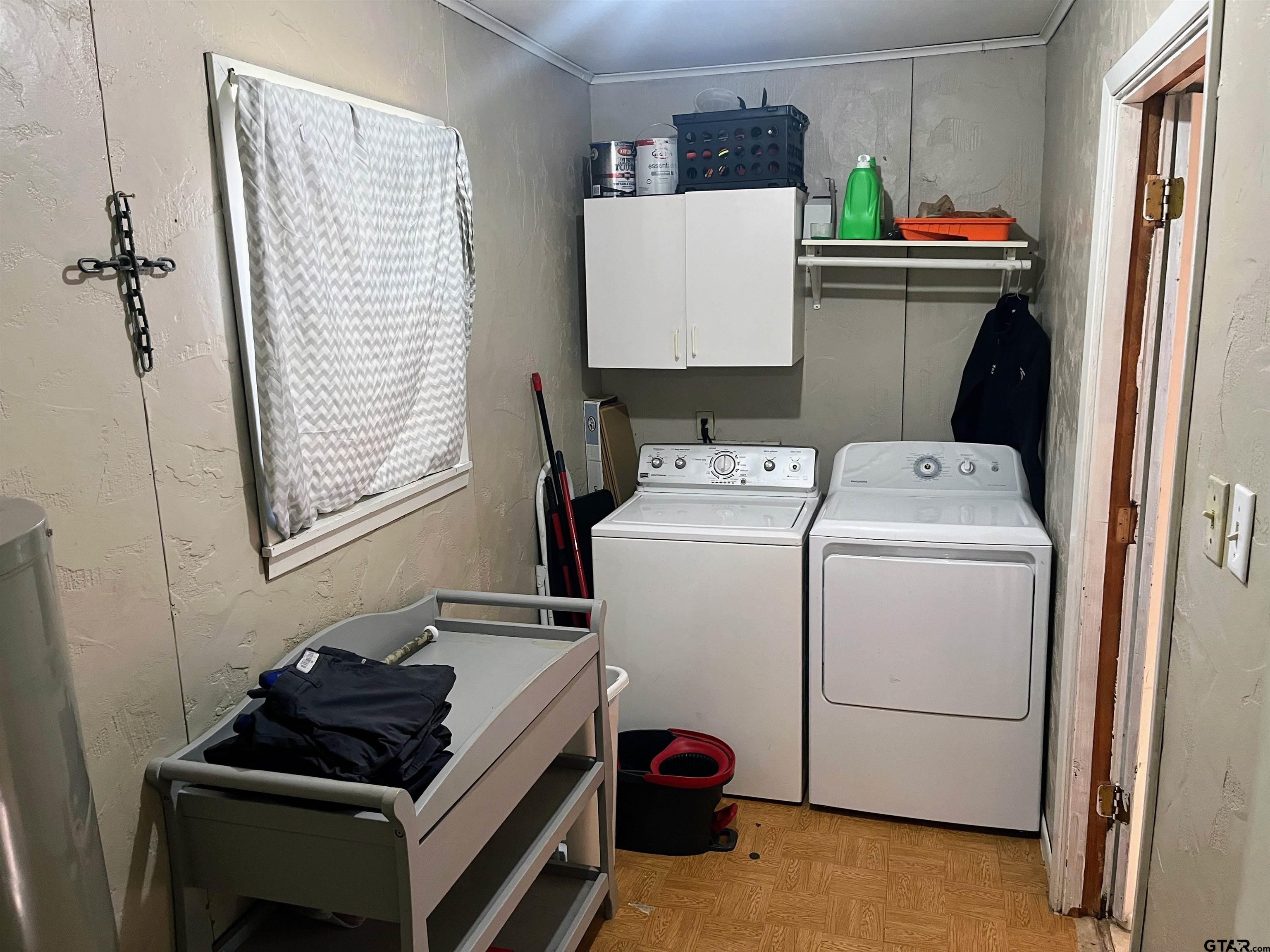 407 Fulton Street Pittsburg, TX 75686 - Photo 22 of 30 a utility room with dryer and washer