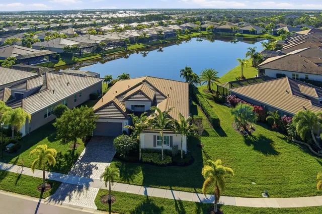$949,900 | 11698 Southwest Coronado Springs Drive, Port St. Lucie, FL 34987