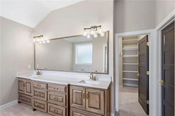 $625,000 | 15284 West 173rd Street, Olathe, KS 66062