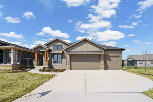 $625,000 | 15284 West 173rd Street, Olathe, KS 66062