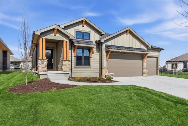 $625,000 | 15284 West 173rd Street, Olathe, KS 66062