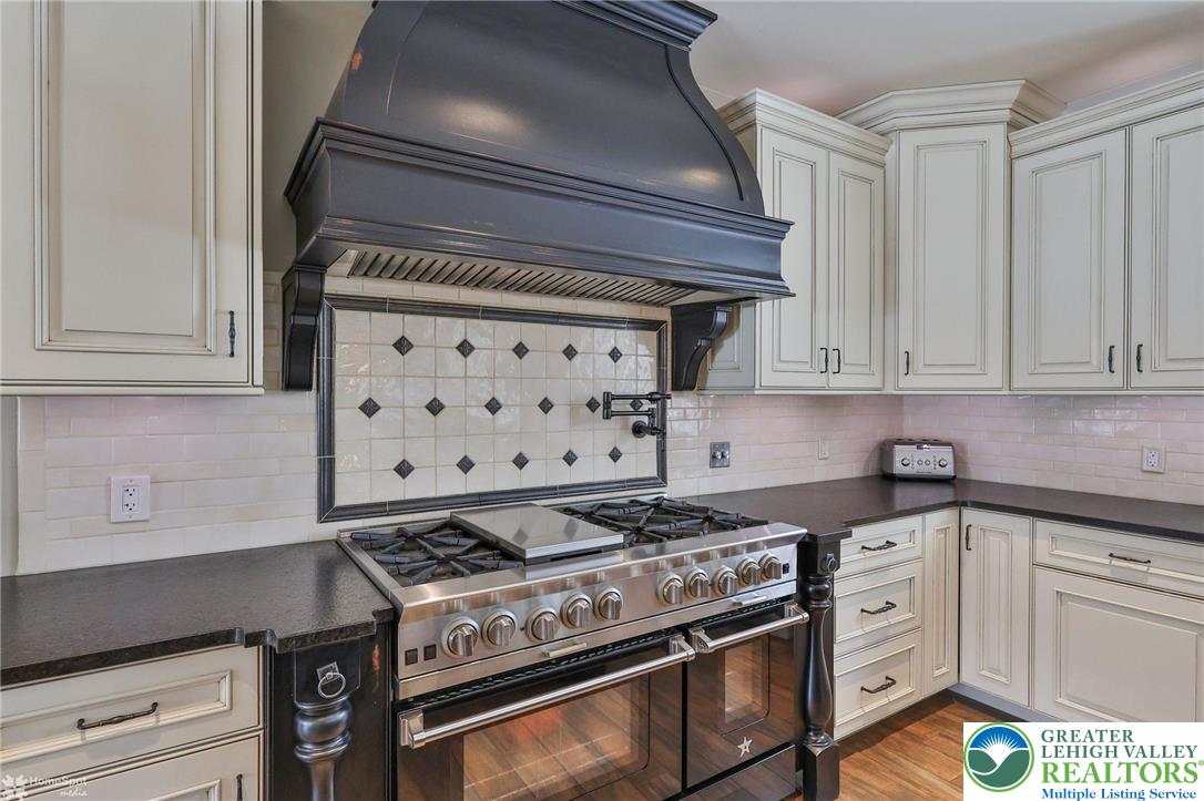 409 Colver Road Nazareth, PA 18064 - Photo 6 of 39 48" Range
