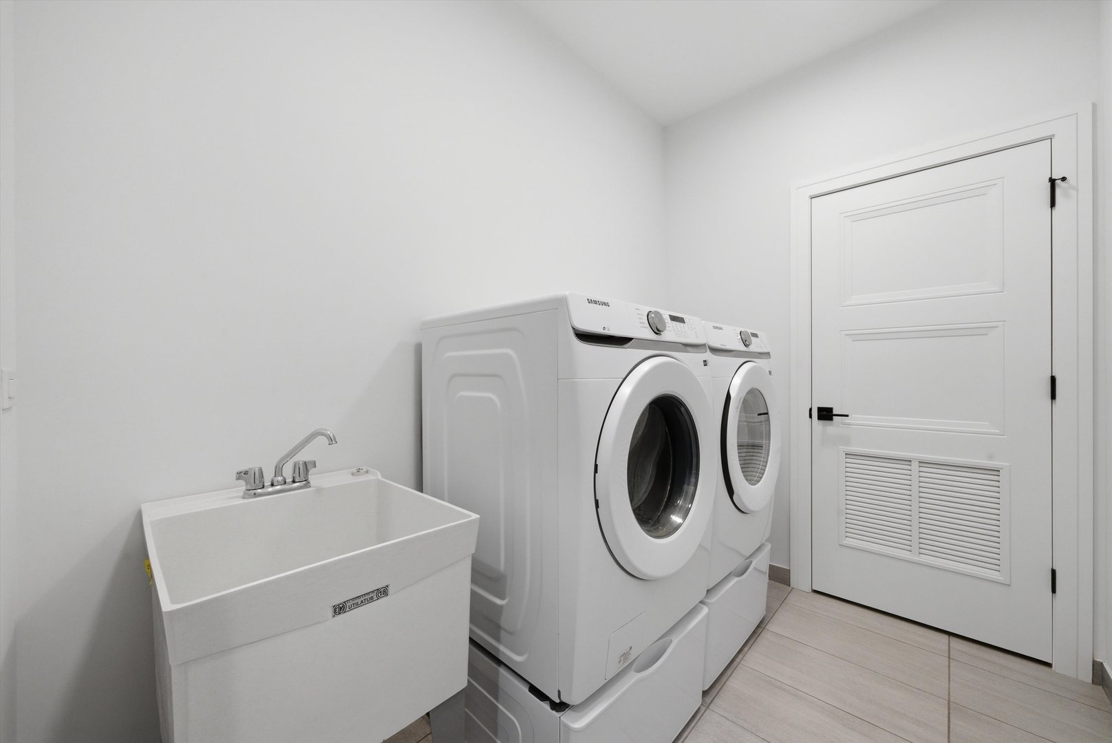 3310 North Harding Avenue Chicago, IL 60618 - Photo 39 of 50