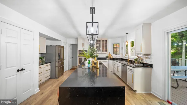 a view of a kitchen and dining room