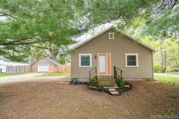 $260,000 | 221 Bridge Road, Allegan, MI 49010