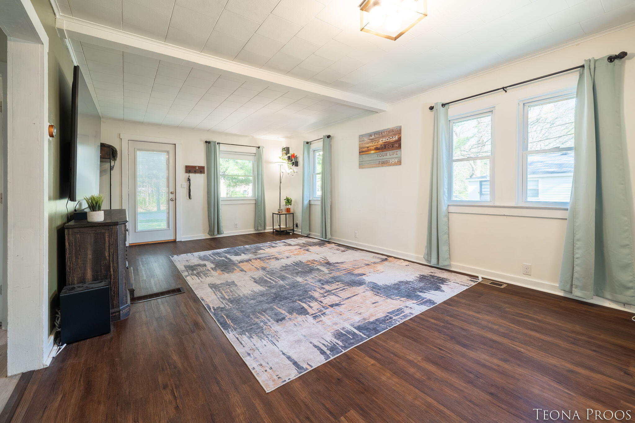 221 Bridge Road Allegan, MI 49010 - Photo 3 of 24 Living room