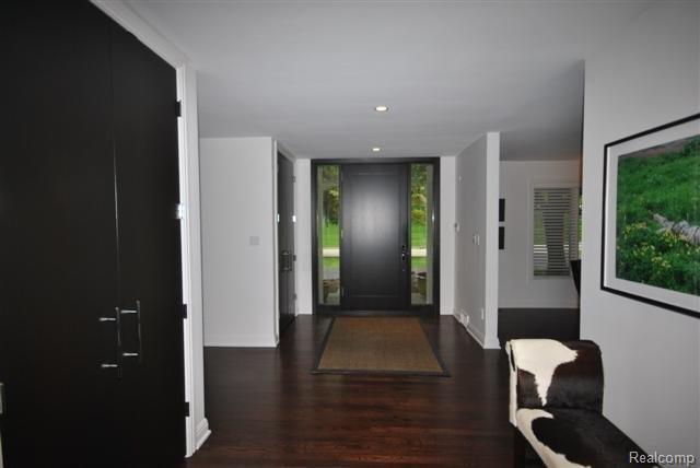 32535 Scottsdale Road Farmington, MI 48334 - Photo 2 of 19 Scottsdale Foyer