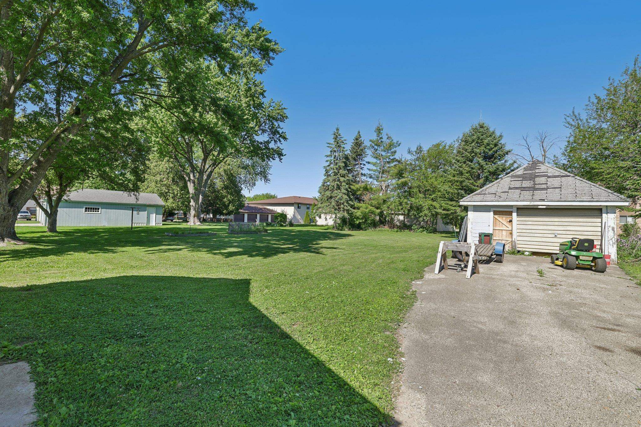 1027 Farnham Street Columbus, WI 53925 - Photo 33 of 39