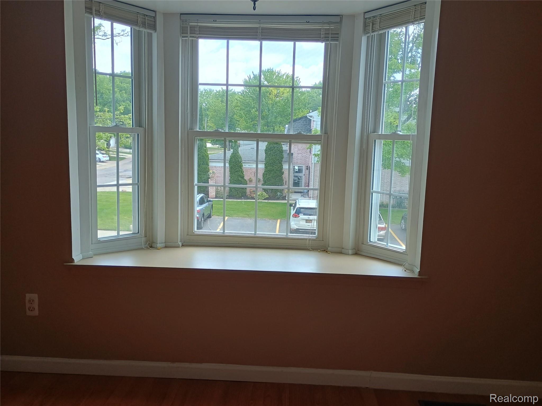 112 Stratford Lane Rochester, MI 48309 - Photo 27 of 37 26-b25a9181f90bf9dea62d4dcca9776142.jpg
