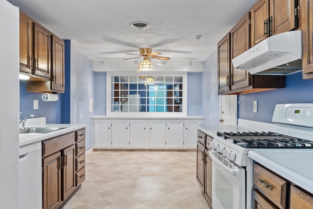 255 North Road, Unit 154 Chelmsford, MA 01824 - Photo 3 of 26 Gallery Image 3