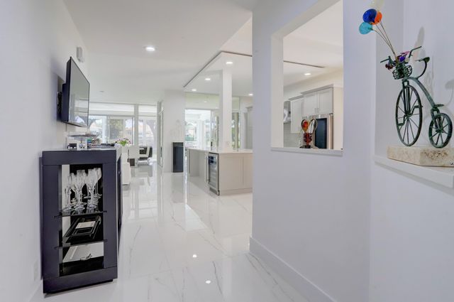 $800,000 | 5782 Northwest 24th Avenue, Unit 402, Boca Raton, FL 33496