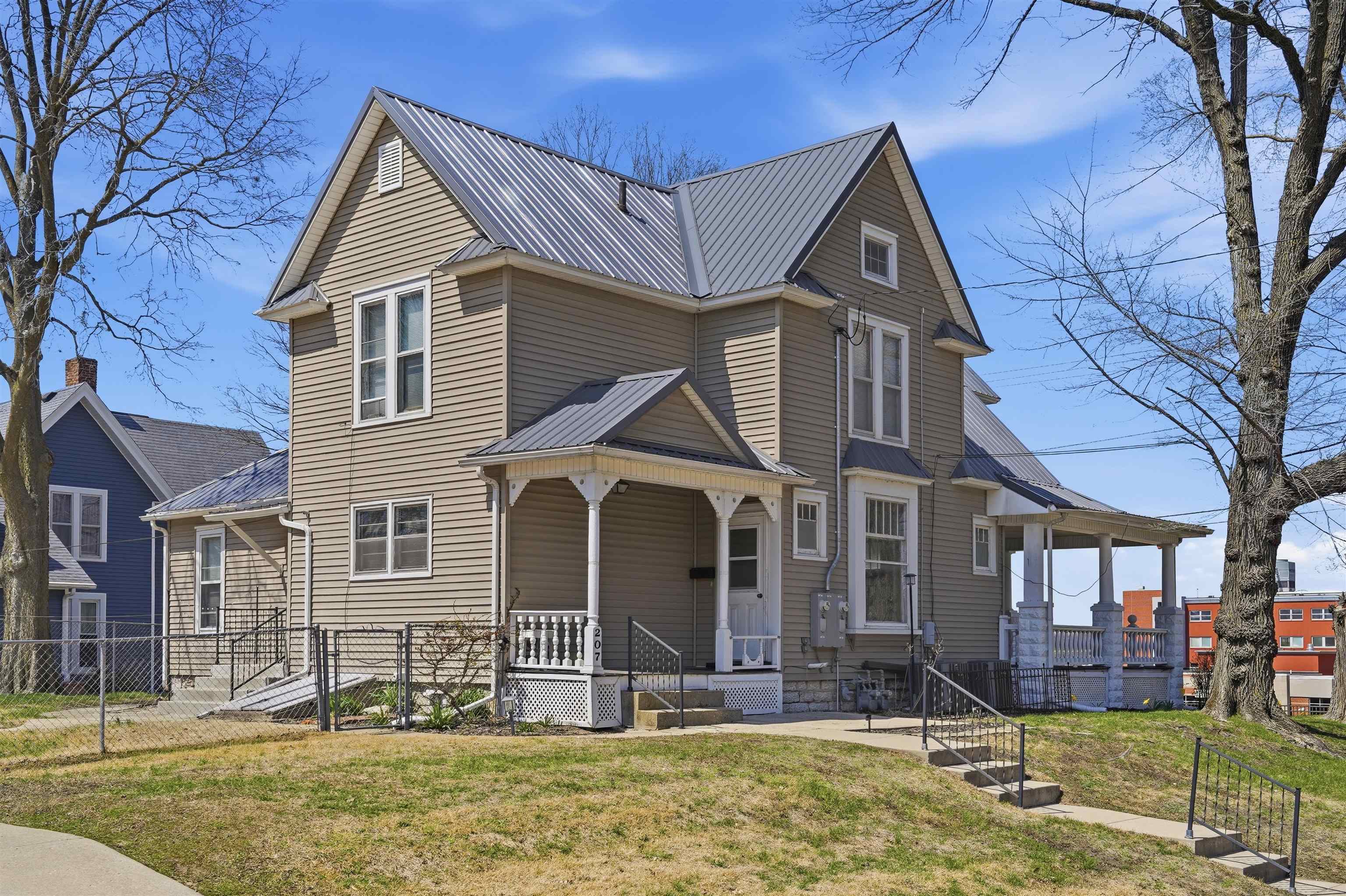 324 East 2nd Street Dixon, IL 61021 - Photo 2 of 25 a front view of a house with garden