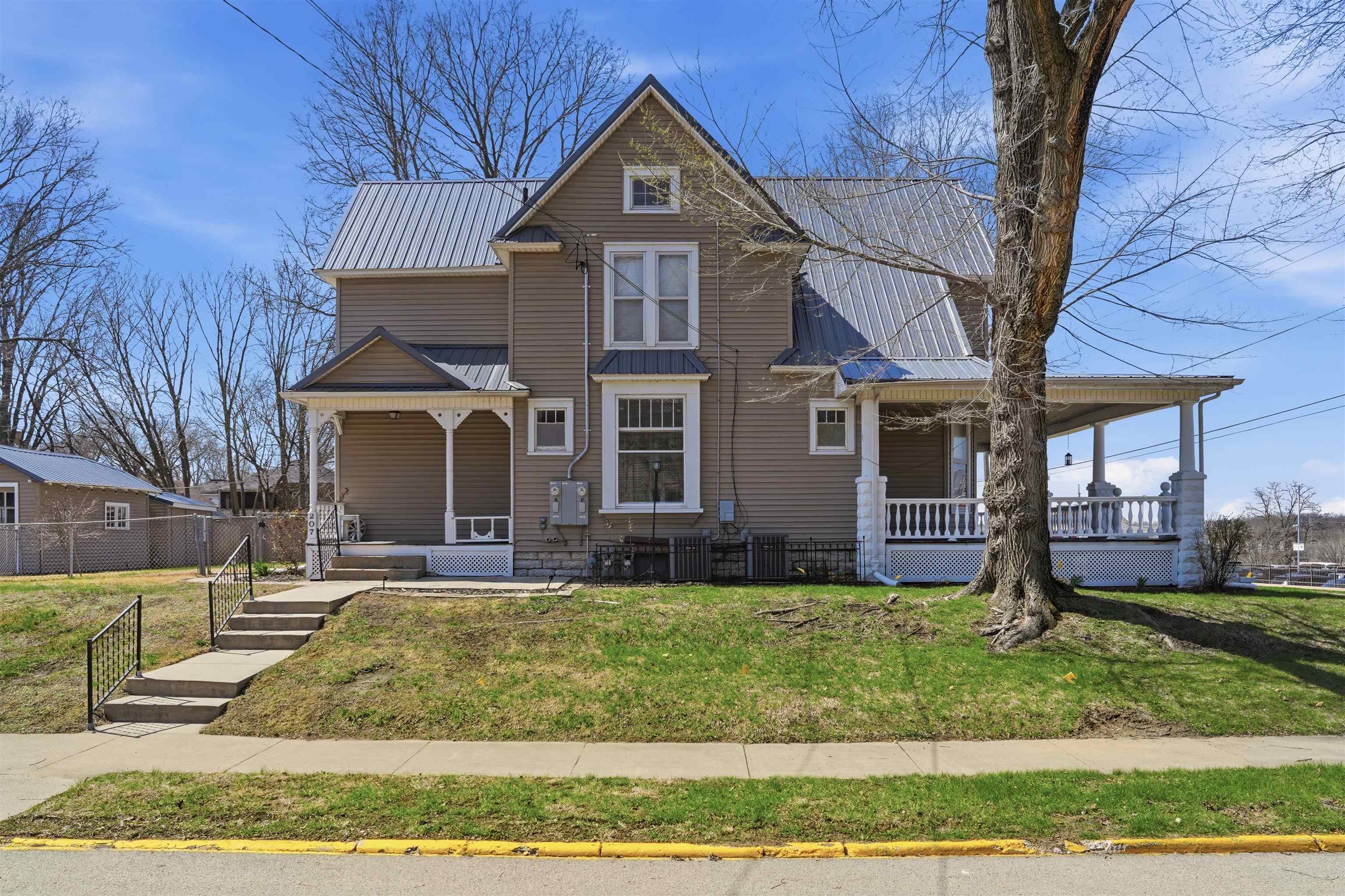 324 East 2nd Street Dixon, IL 61021 - Photo 3 of 25 a front view of a house with a yard