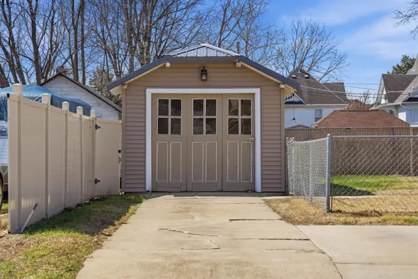 $169,900 | 324 East 2nd Street, Dixon, IL 61021
