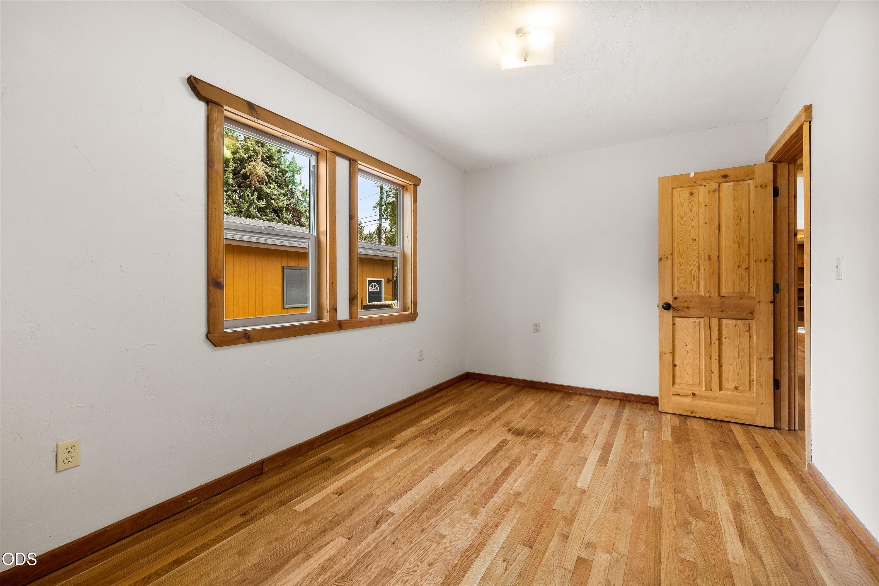 606 Northeast 9th Street Bend, OR 97701 - Photo 26 of 37
