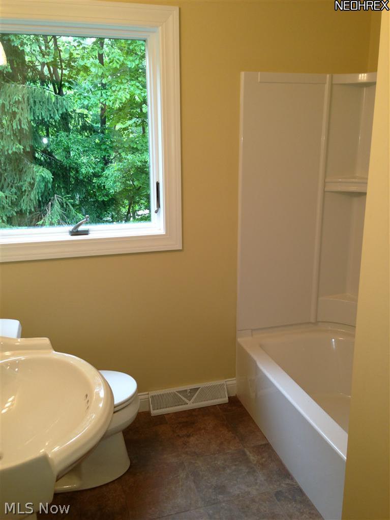 9763 Chardon Road Chardon, OH 44024 - Photo 12 of 23 Gallery Image 12