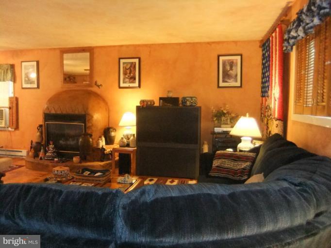 1127 County Rte 1/1 Berkeley Springs, WV 25411 - Photo 8 of 30 Interior (General)