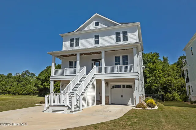 $947,000 | 220 Colleton Square, Newport, NC 28570