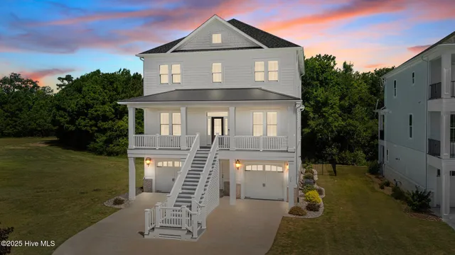 $948,000 | 220 Colleton Square, Newport, NC 28570