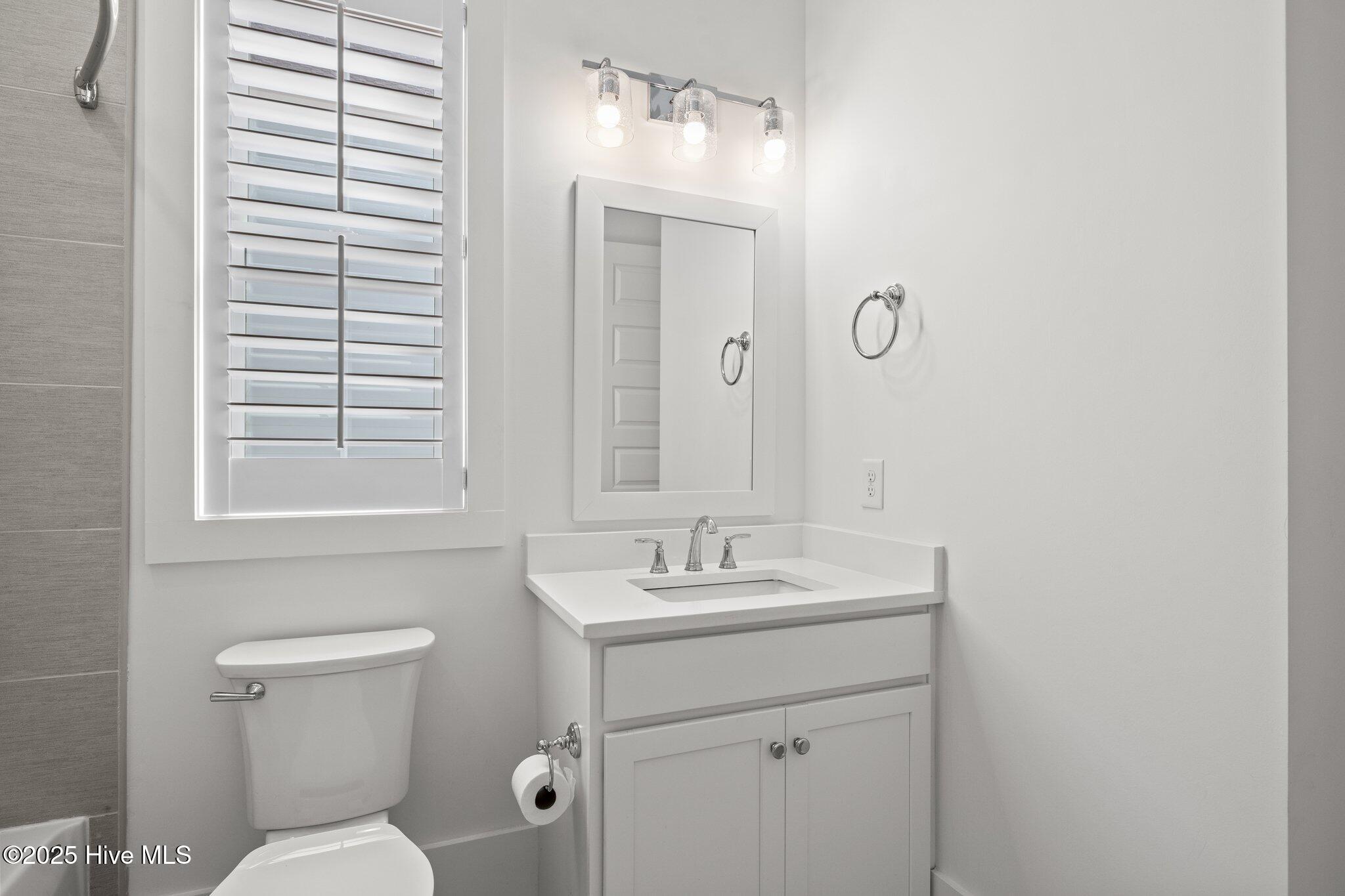 220 Colleton Square Newport, NC 28570 - Photo 29 of 65 mid level bath