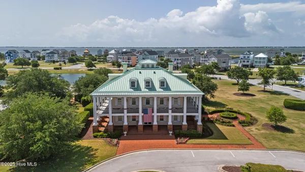 $929,000 | 220 Colleton Square, Newport, NC 28570