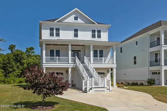 $947,000 | 220 Colleton Square, Newport, NC 28570