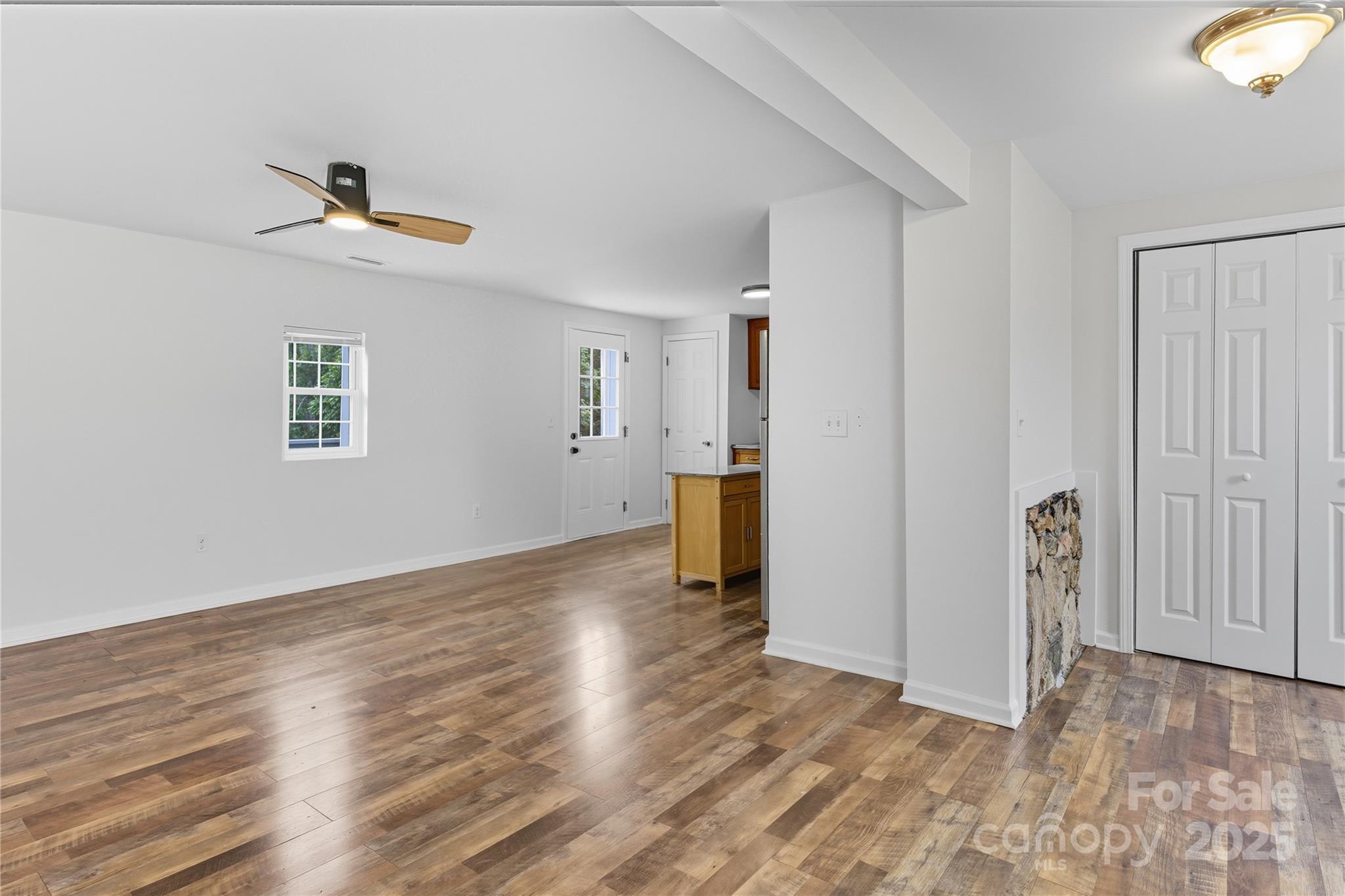 424 Deaverview Road Asheville, NC 28806 - Photo 33 of 37 Gallery Image 33